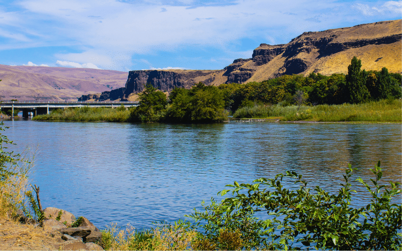 Best Places to Paddle Board in Bend, OR