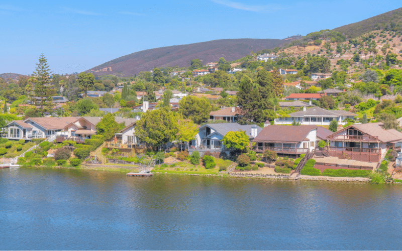 3 Best Places to Paddle Board in Lake San Marcos, CA