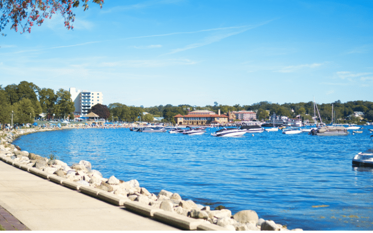 Best Places to Paddle Board in Lake Geneva