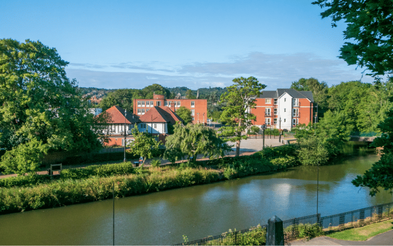 Best Places to Paddle Board in Tonbridge, UK