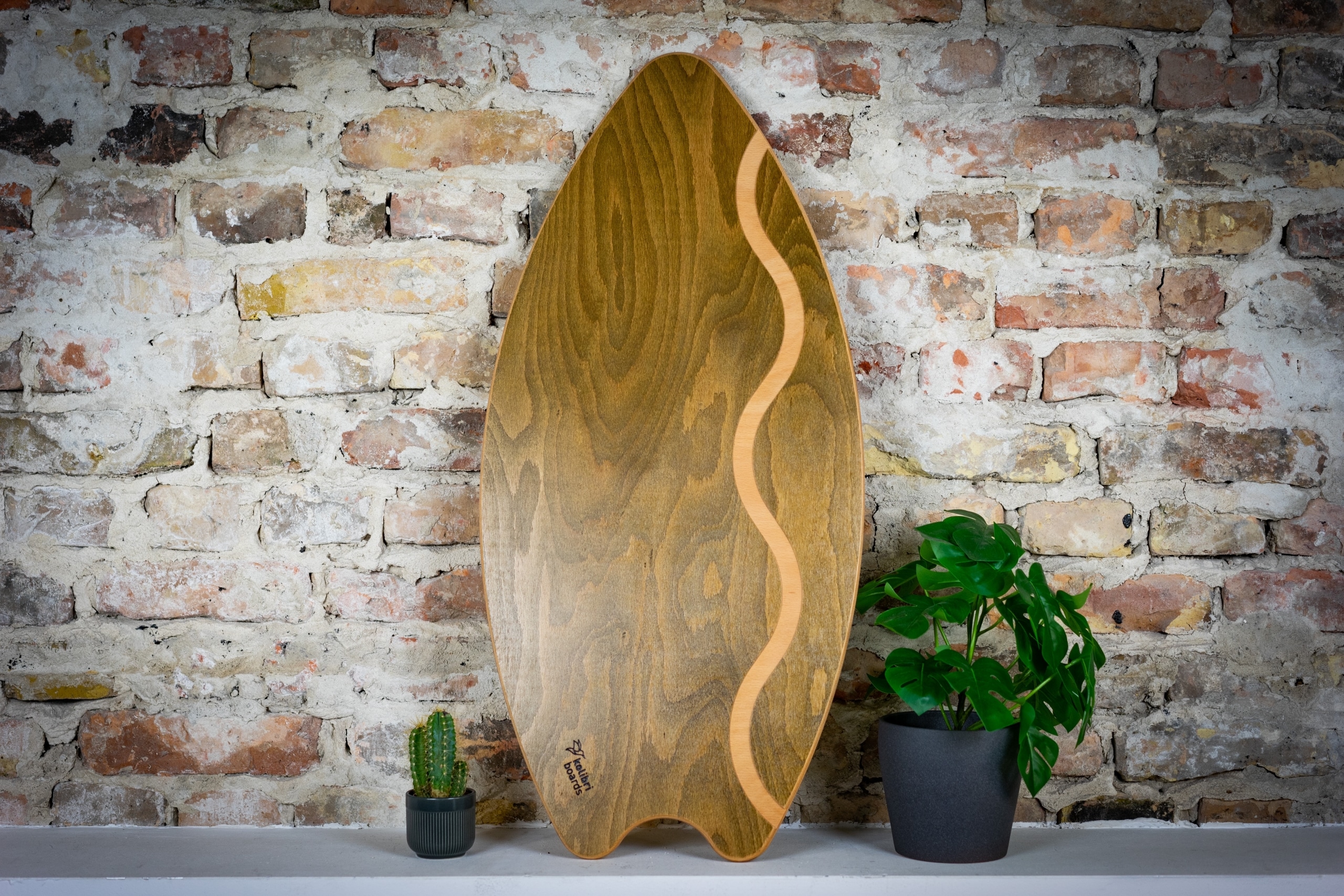 ></noscript></p>
<p>An der Unterseite des kolibri boards Wave befinden sich keine Stopper. Diese zusätzlichen Holzverstärkungen werden normalerweise verwendet, um zu verhindern, dass du zu schnell von der Rolle rutschst, falls du einmal mit zu viel Schwung balancierst.</p>
<p><img width=