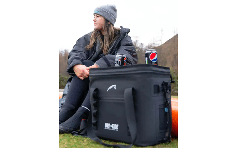 Bluefin Dri-Tide Kühltasche mit Getränkehaltern auf dem Deckel