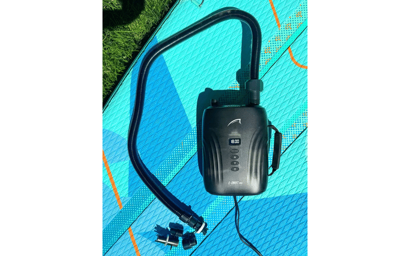 Bluefin E-Swift Pro Elektropumpe mit Akku und 12 V Anschluss