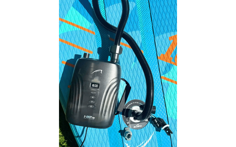 Bluefin E-Swift Pro Elektropumpe mit Akku und 12 V Anschluss